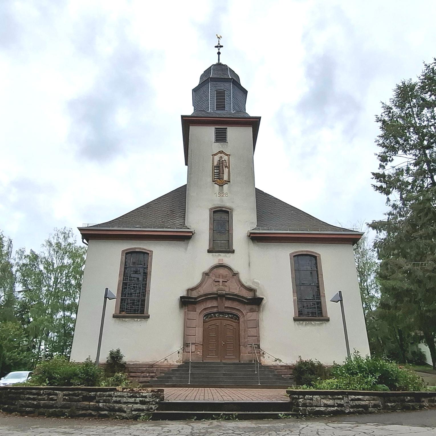 Pfarrkirche HW Frontansicht (c) S.Labouvie Pfarrkirche HW Frontansicht